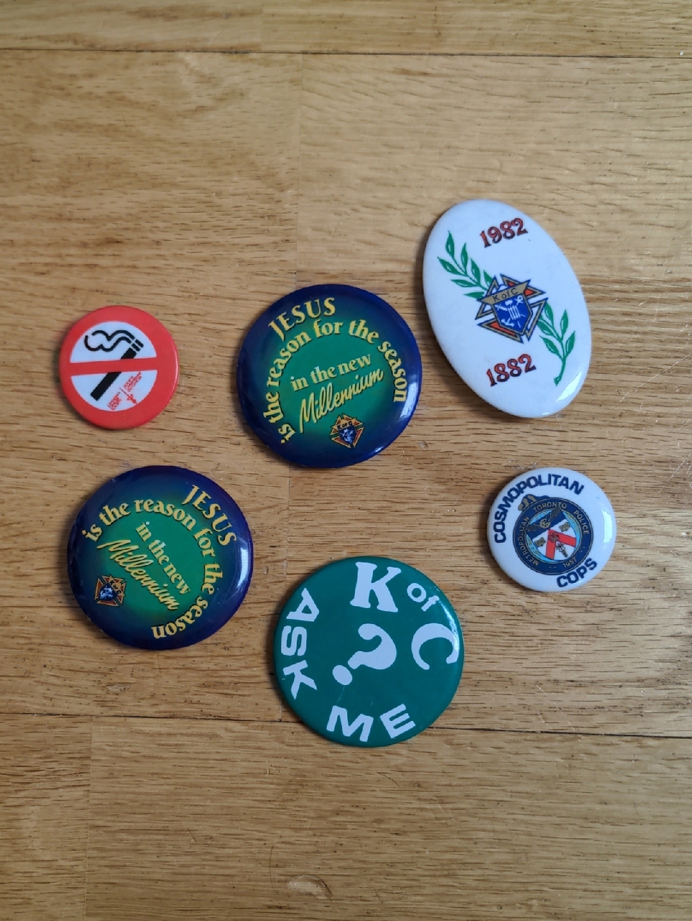 Assorted Vintage Pinback Buttons(lot of 6)